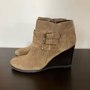 Franco Sarto Walice Tan Suede Wedge Ankle Booties Buckles Size 9